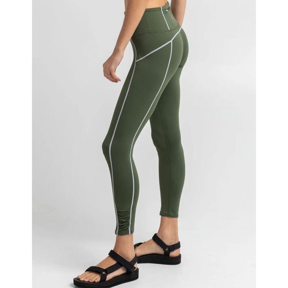 Free People Movement You're A Peach Leggings in Moss - Picture 4 of 12